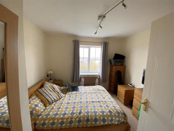 bed 1.jpg