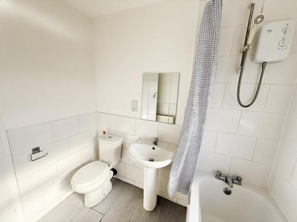 3 bed Semi-Detached to rent Image 11