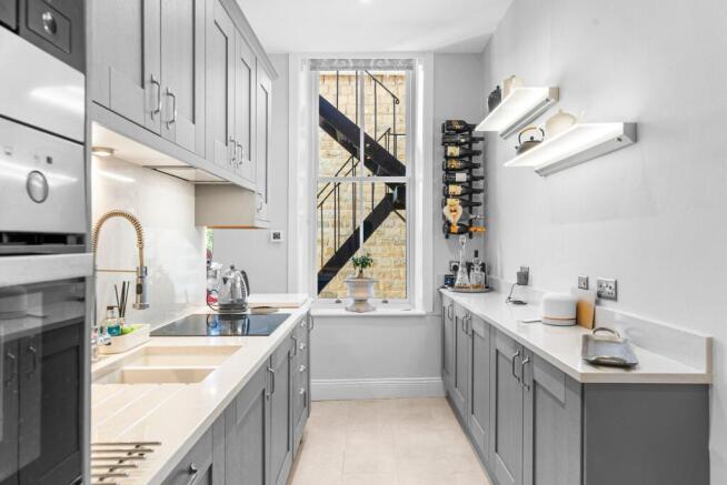 2 bed Flat for sale Image 8