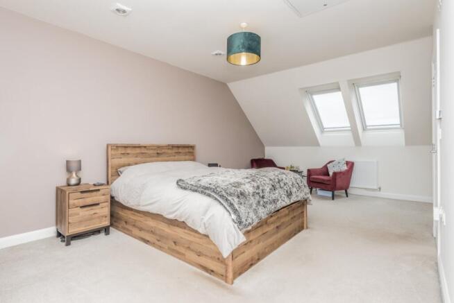 4 bed Semi-Detached for sale Image 8
