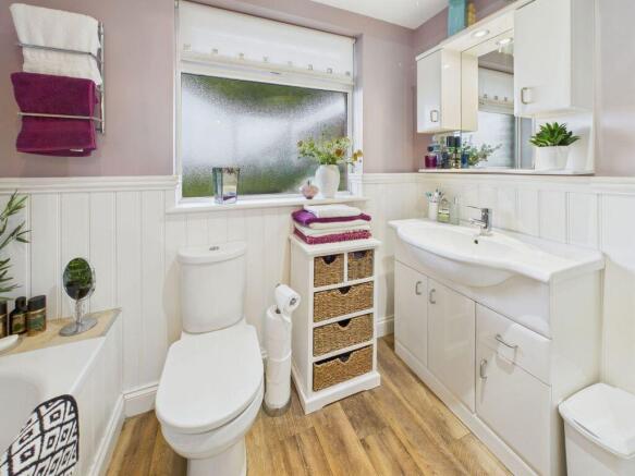 4 bed Semi-Detached for sale Image 11