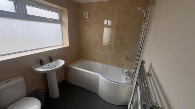 2 bed Terraced to rent Image 6