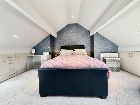 3 bed Terraced for sale Image 5