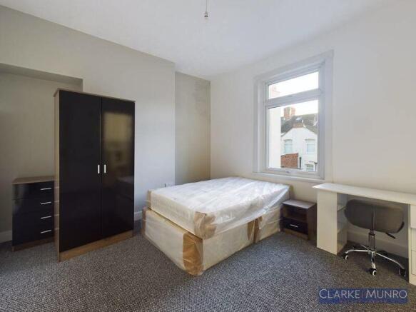 1 bed Town House to rent Image 9