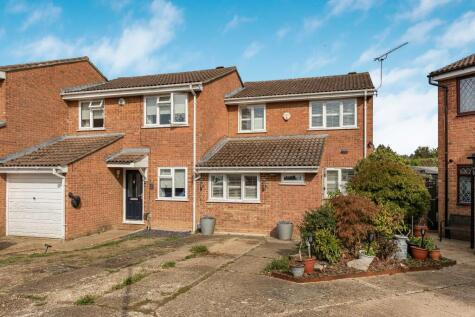 Booths Close, Welham Green, AL9