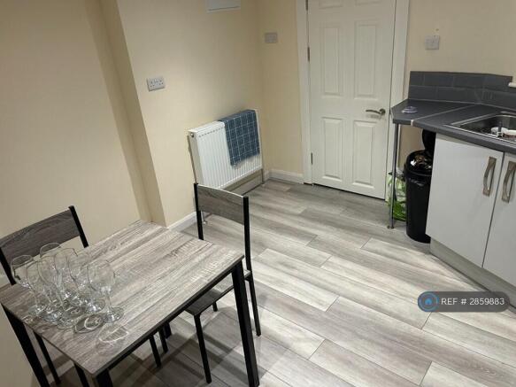1 bed Flat to rent Image 5
