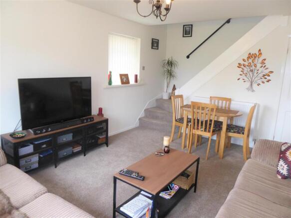 2 bed End of Terrace to rent Image 5