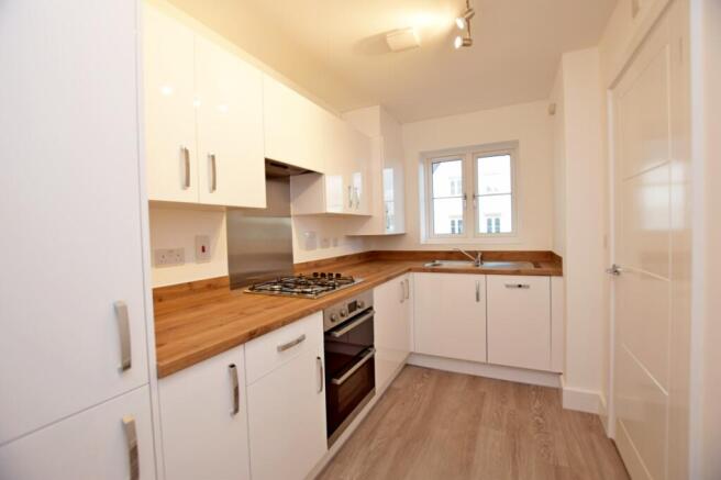 2 bedroom house to r