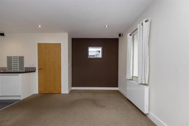 2 bed Apartment for sale Image 10