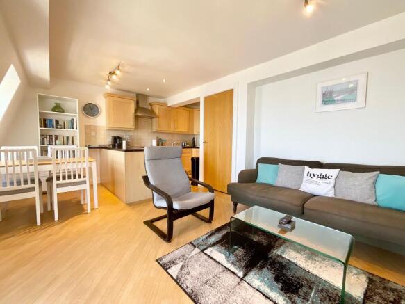 2 bed Flat for sale Image 5