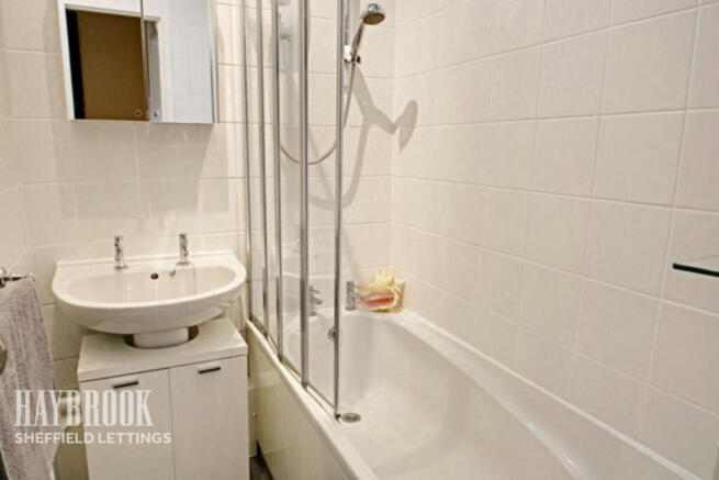 3 bed Terraced to rent Image 12