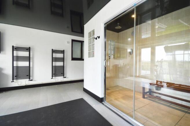 Sauna/Shower Room