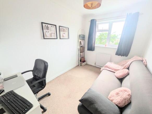4 bed Semi-Detached for sale Image 9