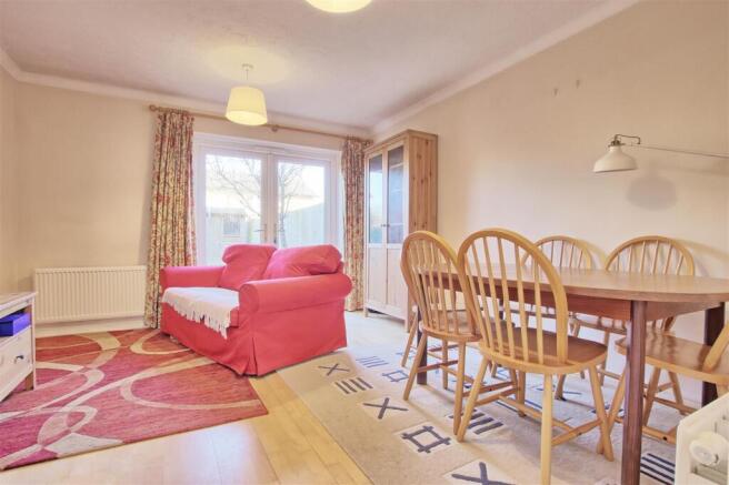 Living area 2.jpg