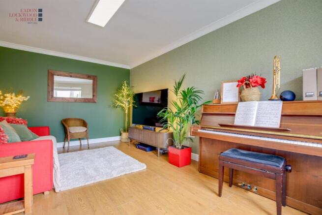 3 bed House for sale Image 4