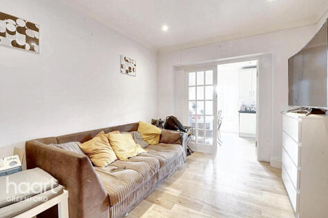 Barmouth Avenue, Greenford