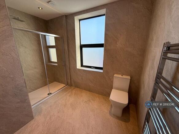 1 bed Flat to rent Image 10