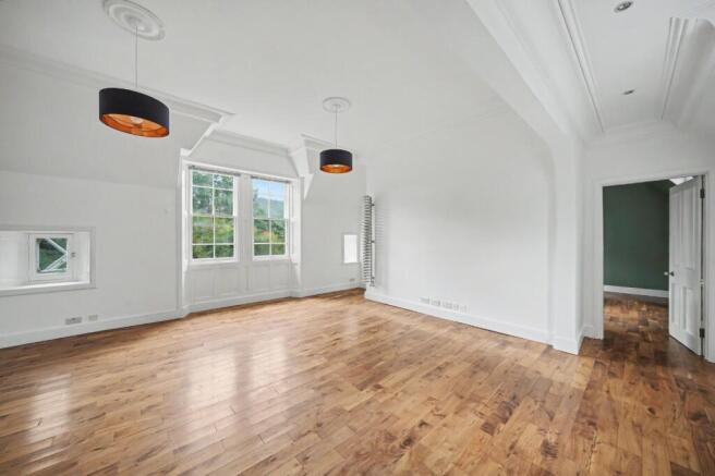2 bed Apartment to rent Image 5