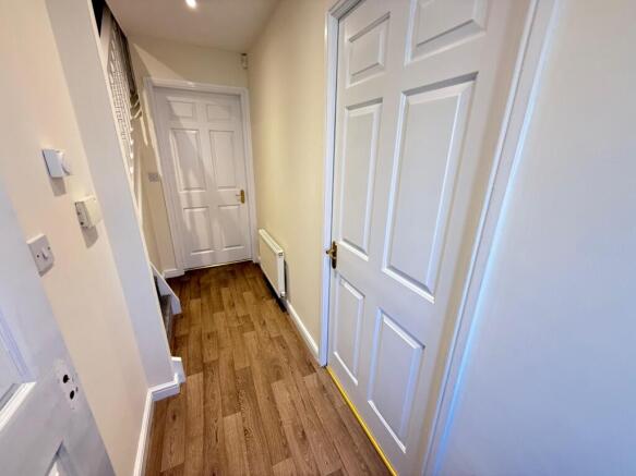 18 Riverside Court Entrance Hall