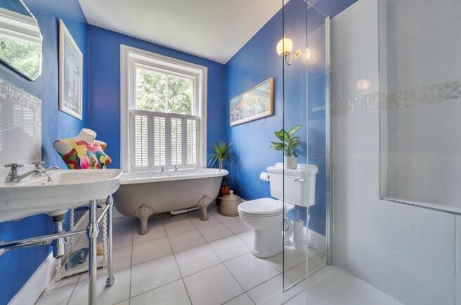3 bed Terraced to rent Image 5