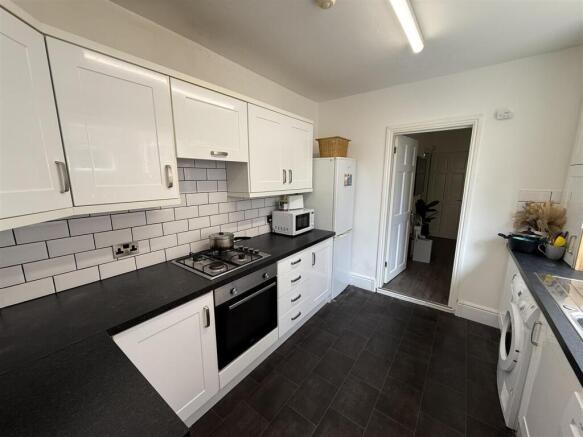 Kitchen 2.jpg