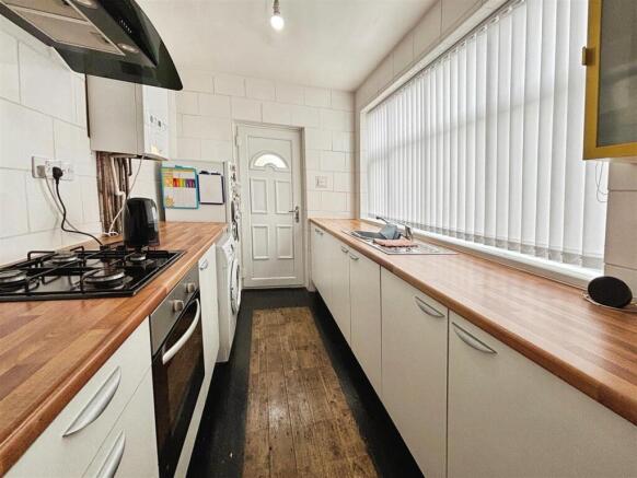 3 bed Town House for sale Image 4