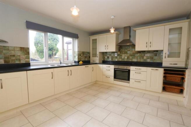 kitchen 2.jpg