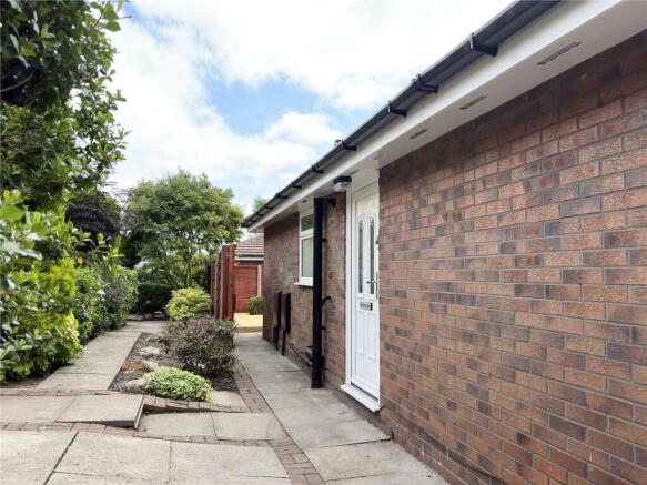 2 bed Detached Bungalow for sale Image 12