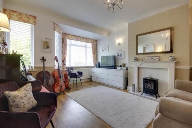4 bed Semi-Detached for sale Image 9