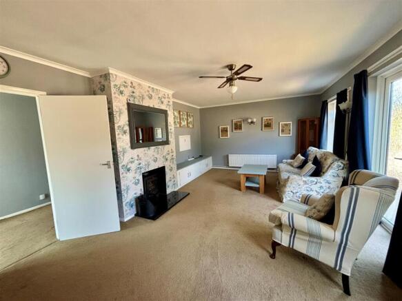 Living Room 2.jpg