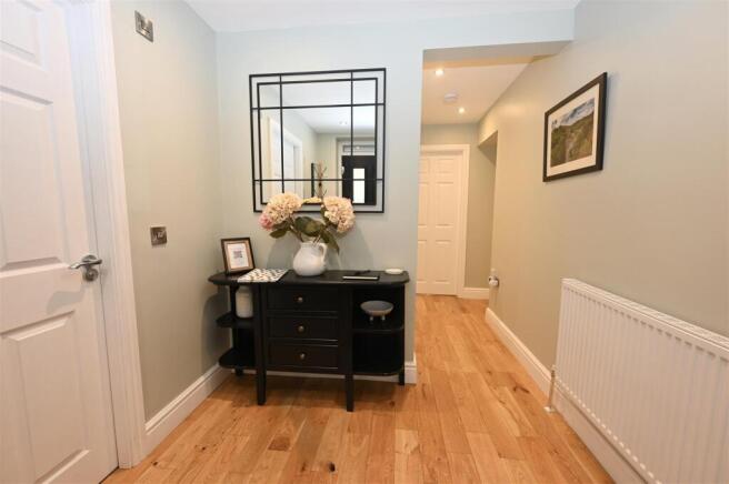 2 bed Apartment to rent Image 12