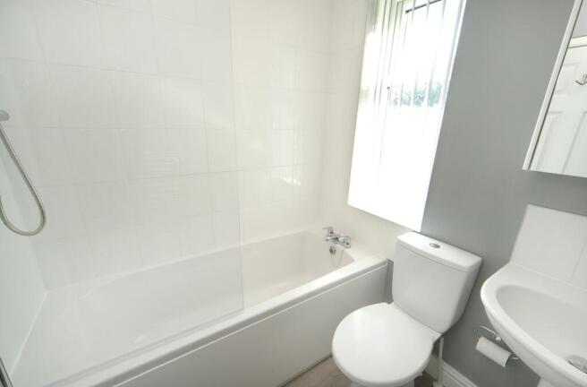 2 bed Semi-Detached to rent Image 9