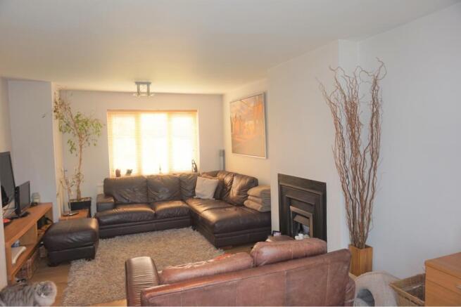 Lounge/Dining Room
