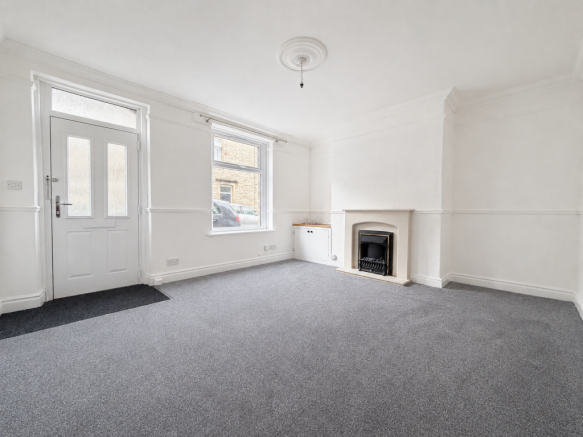 3 bed Terraced to rent Image 2