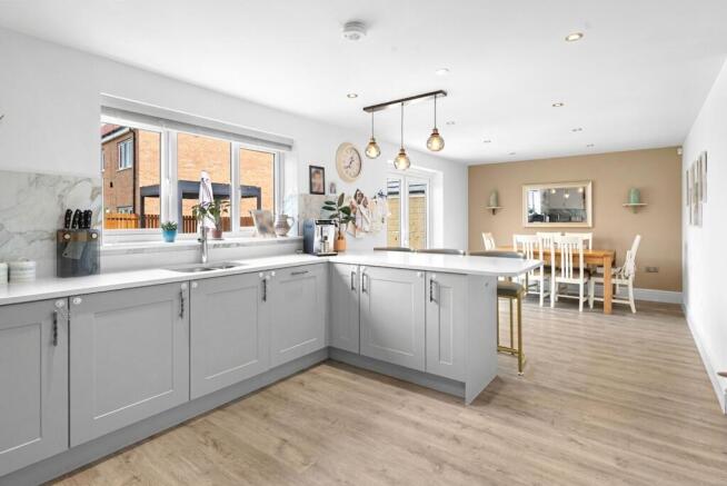 7 bed Detached for sale Image 4