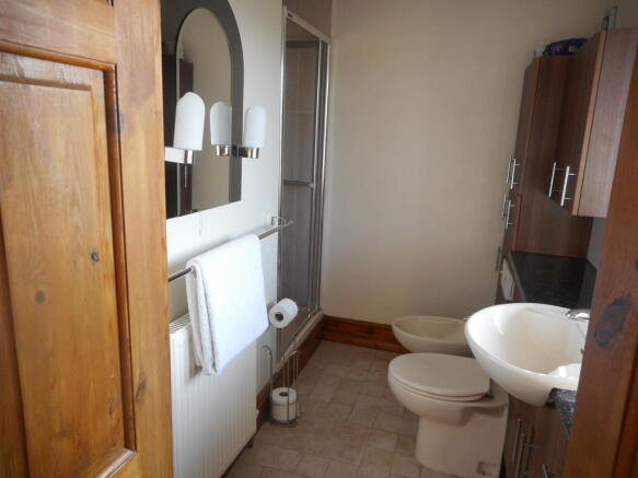 ENSUITE BATHROOM