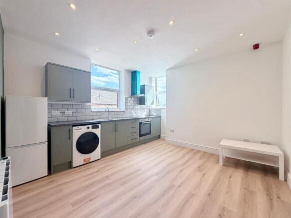 Open plan living/kitchen