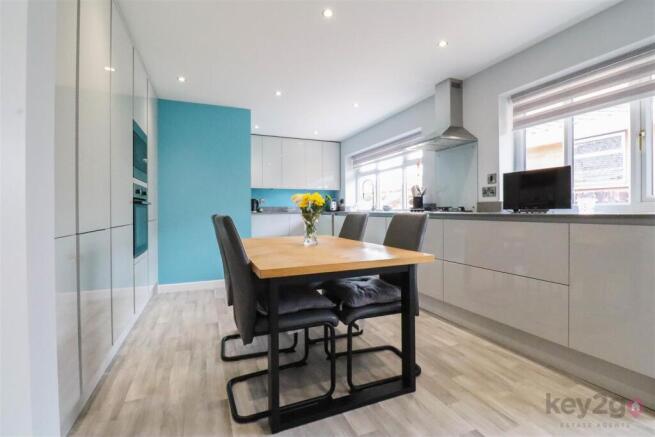 2 bed Detached Bungalow for sale Image 8