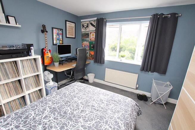 Bed 2 photo 2