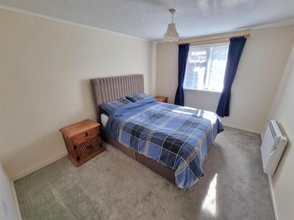 Bed 1.jpg