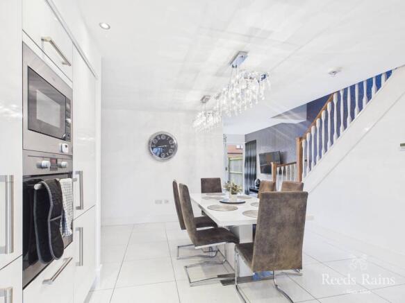 4 bed Detached for sale Image 5