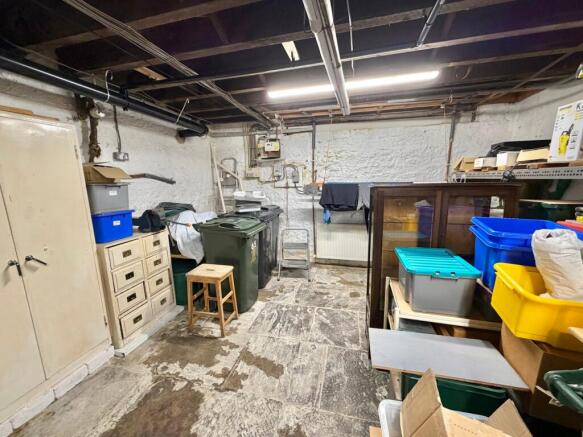 3 bed Terraced for sale Image 11