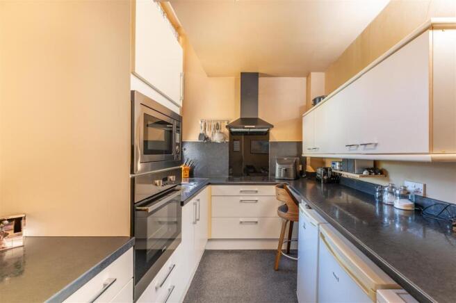 2 bed Apartment for sale Image 5