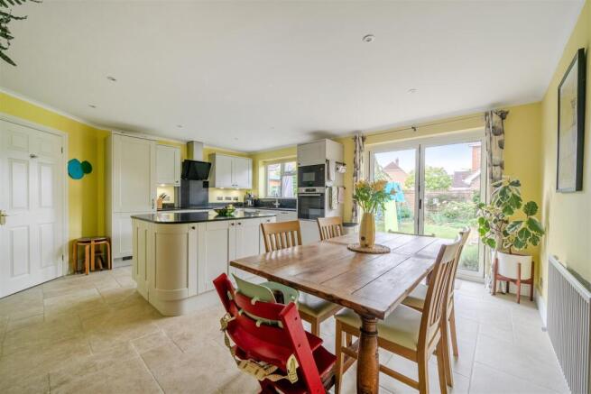 Kitchen / dining