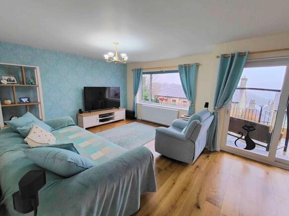 3 bed Semi-Detached for sale Image 4