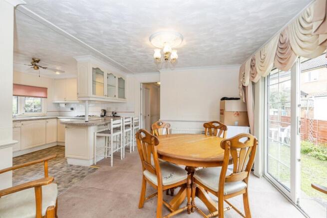 Bushey Hall Drive, Bushey photo 4