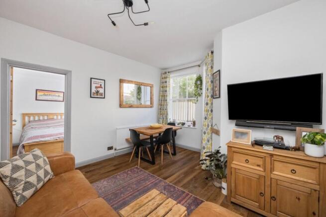 Albany Villas 11-13, Flat 3-010.JPG