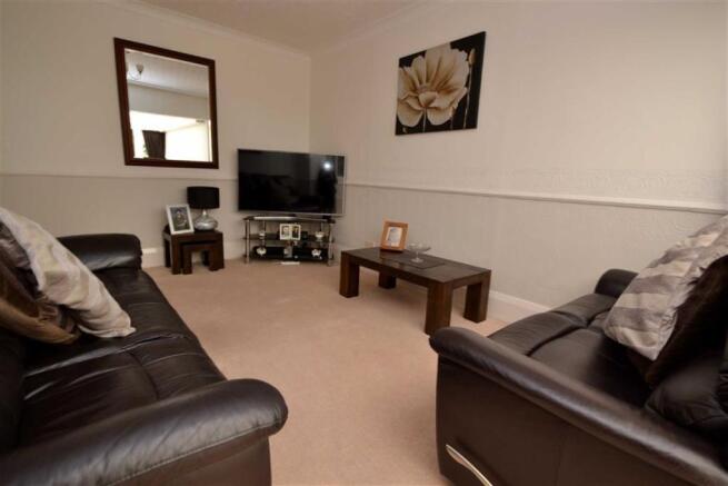 FAMILY /GARDEN ROOM