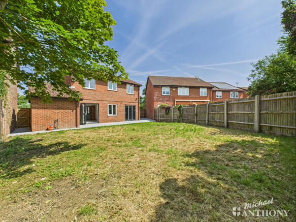 CAM03852G0-PR0322-STILL007