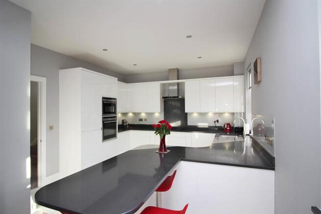 Kitchen 2.JPG